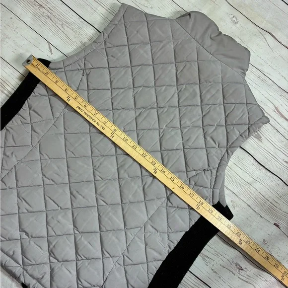 Women’s Large Sleeveless Andrew Marc Gray Quilted Vest Black Ribbed Stretch Trim - Picture 6 of 14